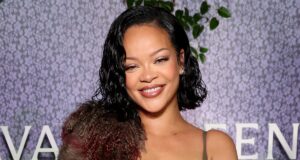 Rihanna Menarik Perhatian Dengan Penampilan Pertamanya dalam Beberapa Tahun di Konser Jay-Z
| beritakitanih Rihanna Menarik Perhatian Dengan Penampilan Pertamanya dalam Beberapa Tahun di Konser Jay-Z
| beritakitanih