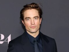 Robert Pattinson Bercanda Tentang Hilangnya Barang ‘Gratis’ di Pernikahan Taylor Swift
| beritakitanih Robert Pattinson Bercanda Tentang Hilangnya Barang 'Gratis' di Pernikahan Taylor Swift
| beritakitanih