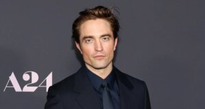 Robert Pattinson Bercanda Tentang Hilangnya Barang ‘Gratis’ di Pernikahan Taylor Swift
| beritakitanih Robert Pattinson Bercanda Tentang Hilangnya Barang 'Gratis' di Pernikahan Taylor Swift
| beritakitanih