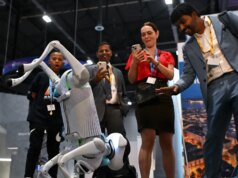 Robot Anjing, Tesla, dan Helikopter Penyelamat: Banyak sekali KTT AI PBB
| beritakitanih Robot Anjing, Tesla, dan Helikopter Penyelamat: Banyak sekali KTT AI PBB
| beritakitanih
