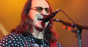 Rush Menunda 2 Pertunjukan Setelah Geddy Lee Didiagnosis Mengidap Laringitis dan Bronkitis
| beritakitanih Rush Menunda 2 Pertunjukan Setelah Geddy Lee Didiagnosis Mengidap Laringitis dan Bronkitis
| beritakitanih