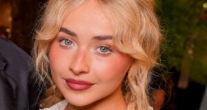 Sabrina Carpenter Tampil di Paris Couture Week dengan Braided Pigtails — Lihat Foto
| beritakitanih Sabrina Carpenter Tampil di Paris Couture Week dengan Braided Pigtails — Lihat Foto
| beritakitanih
