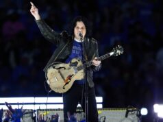 Saksikan Jack White memainkan tiga lagu bersama putrinya Scarlett pada bass di Brooklyn
| beritakitanih Saksikan Jack White memainkan tiga lagu bersama putrinya Scarlett pada bass di Brooklyn
| beritakitanih