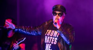 Saksikan mantan legenda Dead Kennedys Jello Biafra kembali ke panggung hanya beberapa bulan setelah menderita stroke
| beritakitanih Saksikan mantan legenda Dead Kennedys Jello Biafra kembali ke panggung hanya beberapa bulan setelah menderita stroke
| beritakitanih