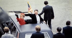 Seni patriotik mendapat sorotan seiring peralihan pendanaan NEA. Isyarat ‘Pembukaan Ronald Reagan’
| beritakitanih Seni patriotik mendapat sorotan seiring peralihan pendanaan NEA. Isyarat 'Pembukaan Ronald Reagan'
| beritakitanih