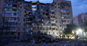 Serangan Mematikan Rusia Mengguncang Kyiv pada Malam KTT NATO
| beritakitanih Serangan Mematikan Rusia Mengguncang Kyiv pada Malam KTT NATO
| beritakitanih