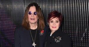 Sharon Osbourne Menandai Ulang Tahun Pernikahan Pertama Sejak Kematian Suaminya Ozzy
| beritakitanih Sharon Osbourne Menandai Ulang Tahun Pernikahan Pertama Sejak Kematian Suaminya Ozzy
| beritakitanih