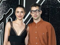 Siapa yang Dibawa Jack Antonoff ke Pernikahan Taylor Swift di Tengah Margaret Split?
| beritakitanih Siapa yang Dibawa Jack Antonoff ke Pernikahan Taylor Swift di Tengah Margaret Split?
| beritakitanih