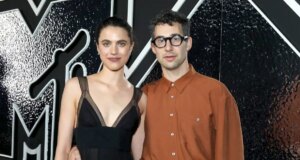 Siapa yang Dibawa Jack Antonoff ke Pernikahan Taylor Swift di Tengah Margaret Split?
| beritakitanih Siapa yang Dibawa Jack Antonoff ke Pernikahan Taylor Swift di Tengah Margaret Split?
| beritakitanih