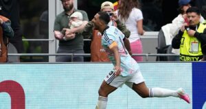 Sorotan babak 32 besar Piala Dunia FIFA: Belgia mengalahkan Senegal dengan skor dramatis 3-2 setelah perpanjangan waktu
| beritakitanih Sorotan babak 32 besar Piala Dunia FIFA: Belgia mengalahkan Senegal dengan skor dramatis 3-2 setelah perpanjangan waktu
| beritakitanih
