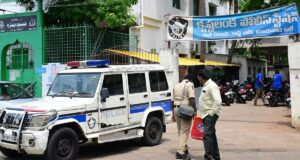 Staf kantor polisi Krishnalanka menghancurkan barang bukti dalam kasus kematian dalam tahanan: SIT
| beritakitanih Staf kantor polisi Krishnalanka menghancurkan barang bukti dalam kasus kematian dalam tahanan: SIT
| beritakitanih