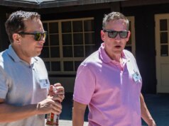 Suami Peter Thiel Menggugat Pramugari yang Mengatakan Dia Menyerangnya di Jet Pribadi
| beritakitanih Suami Peter Thiel Menggugat Pramugari yang Mengatakan Dia Menyerangnya di Jet Pribadi
| beritakitanih