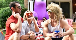 ‘Summer House’: Lindsay Hubbard, Kyle Cooke, dan Carl Radke Bereaksi terhadap Pertunjukan Emmy Nom yang “Surreal”
| beritakitanih 'Summer House': Lindsay Hubbard, Kyle Cooke, dan Carl Radke Bereaksi terhadap Pertunjukan Emmy Nom yang “Surreal”
| beritakitanih