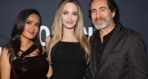 Sutradara Angelina Jolie ‘Without Blood’, Dibintangi Salma Hayek Pinault, Tetapkan Tanggal Rilis September (EKSKLUSIF)
| beritakitanih Sutradara Angelina Jolie 'Without Blood', Dibintangi Salma Hayek Pinault, Tetapkan Tanggal Rilis September (EKSKLUSIF)
| beritakitanih