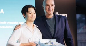 Sutradara Swiss-Korea Hae-Sup Sin Dianugerahi Allwyn Residency Fellowship di Los Angeles
| beritakitanih Sutradara Swiss-Korea Hae-Sup Sin Dianugerahi Allwyn Residency Fellowship di Los Angeles
| beritakitanih