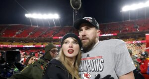 Taylor Swift Bergabung dengan Travis Kelce di Pernikahan Mantan Rekan Timnya Satu Minggu Setelah Pernikahan Mereka
| beritakitanih Taylor Swift Bergabung dengan Travis Kelce di Pernikahan Mantan Rekan Timnya Satu Minggu Setelah Pernikahan Mereka
| beritakitanih