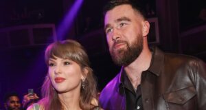 Taylor Swift, Travis Kelce Sang Rock Duet di Rehearsal Dinner
| beritakitanih Taylor Swift, Travis Kelce Sang Rock Duet di Rehearsal Dinner
| beritakitanih