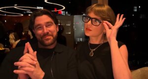 Taylor Swift dan Travis Kelce Terlihat Bersama Anjing Mereka yang Dirumorkan untuk Pertama Kalinya
| beritakitanih Taylor Swift dan Travis Kelce Terlihat Bersama Anjing Mereka yang Dirumorkan untuk Pertama Kalinya
| beritakitanih