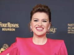 “The Kelly Clarkson Show,” Skor “The View” dalam Nominasi Emmy Siang Hari 2026
| beritakitanih "The Kelly Clarkson Show," Skor "The View" dalam Nominasi Emmy Siang Hari 2026
| beritakitanih