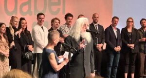 “The White Devil” Membawa Karlovy Vary: Robert Richardson Menerima Penghargaan Dari Harvey Keitel yang Merobek Kertas
| beritakitanih “The White Devil” Membawa Karlovy Vary: Robert Richardson Menerima Penghargaan Dari Harvey Keitel yang Merobek Kertas
| beritakitanih