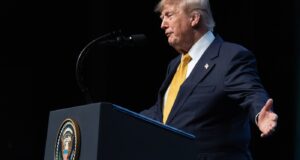Trump bersandar pada pesan-pesan ‘komunis’ ketika kegelisahan ekonomi mendorong Partai Demokrat
| beritakitanih Trump bersandar pada pesan-pesan 'komunis' ketika kegelisahan ekonomi mendorong Partai Demokrat
| beritakitanih