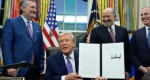 Trump meraup hampir $1,2 miliar dari crypto pada tahun 2025, menurut pengajuan federal
| beritakitanih Trump meraup hampir $1,2 miliar dari crypto pada tahun 2025, menurut pengajuan federal
| beritakitanih