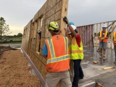 Twin Cities Habitat menampilkan rumah-rumah baru yang terjangkau
| beritakitanih Twin Cities Habitat menampilkan rumah-rumah baru yang terjangkau
| beritakitanih