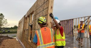 Twin Cities Habitat menampilkan rumah-rumah baru yang terjangkau
| beritakitanih Twin Cities Habitat menampilkan rumah-rumah baru yang terjangkau
| beritakitanih