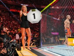 UFC 329: Guard Indiana Fever Sophie Cunningham membuat kejutan sebagai cameo sebagai gadis Octagon
| beritakitanih UFC 329: Guard Indiana Fever Sophie Cunningham membuat kejutan sebagai cameo sebagai gadis Octagon
| beritakitanih