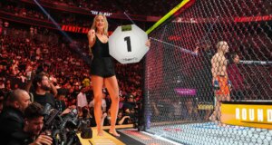 UFC 329: Guard Indiana Fever Sophie Cunningham membuat kejutan sebagai cameo sebagai gadis Octagon
| beritakitanih UFC 329: Guard Indiana Fever Sophie Cunningham membuat kejutan sebagai cameo sebagai gadis Octagon
| beritakitanih