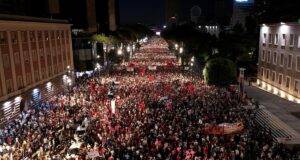 Warga Albania turun ke jalan sebagai aksi protes selama 35 malam berturut-turut
| beritakitanih Warga Albania turun ke jalan sebagai aksi protes selama 35 malam berturut-turut
| beritakitanih