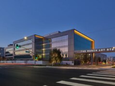 Warner Bros.’ Pusat Penyiaran Ranch Lands LA28 Diguncang untuk Pertandingan Musim Panas
| beritakitanih Warner Bros.' Pusat Penyiaran Ranch Lands LA28 Diguncang untuk Pertandingan Musim Panas
| beritakitanih