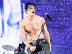 Yungblud Dapat Dukungan dari SZA, Alyssa Milano, Lebih Banyak Buka-bukaan Soal Wacana ‘Pabrik Industri’
| beritakitanih Yungblud Dapat Dukungan dari SZA, Alyssa Milano, Lebih Banyak Buka-bukaan Soal Wacana 'Pabrik Industri'
| beritakitanih